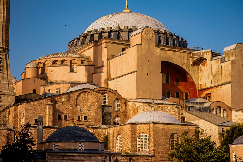 A Hagia Sophia és lenyűgöző mozaikjainak felfedezése, részletes magyarázattal.
