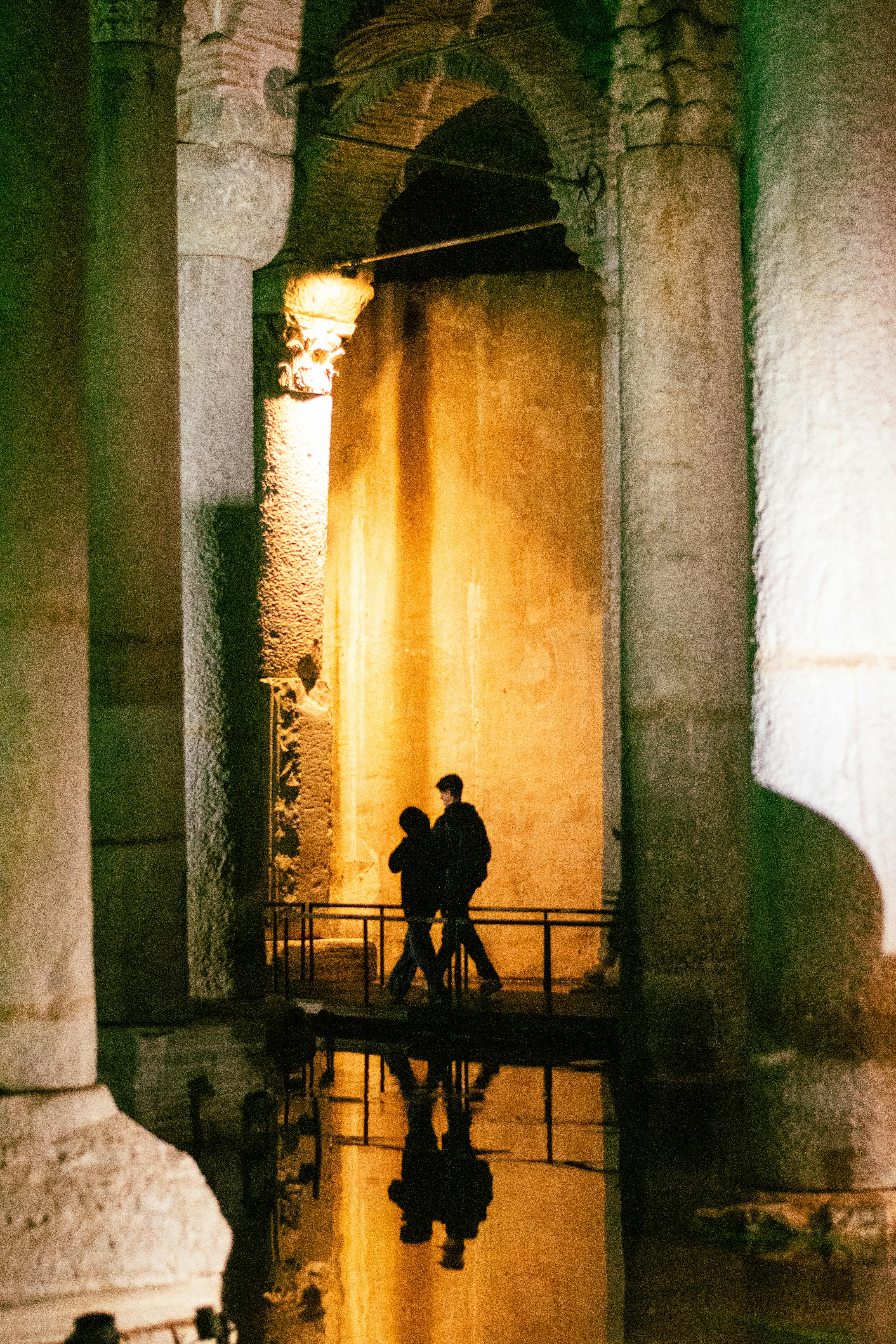 A Bazilika-cisterna (Yerebatan Sarnıcı) lebilincselő történetének meghallgatása